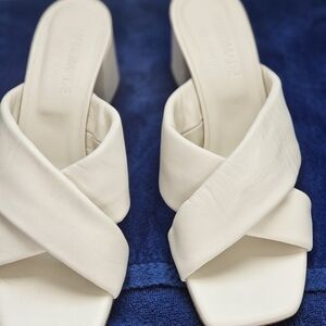 Vero Cuoio White Heels Minimalist Design